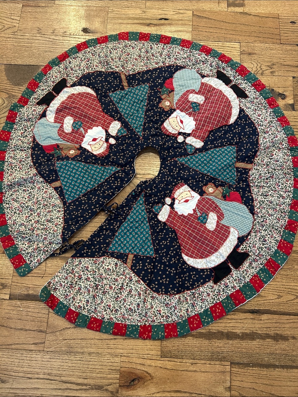 Vintage Handmade Christmas Tree Skirt with Santa Appliqués - Red, Green, Navy
